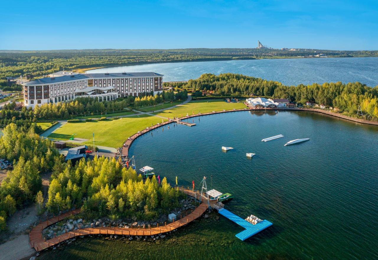 Rixos Borovoe Otel Shchūchīnsk Dış mekan fotoğraf Aerial view of the hotel and the lake