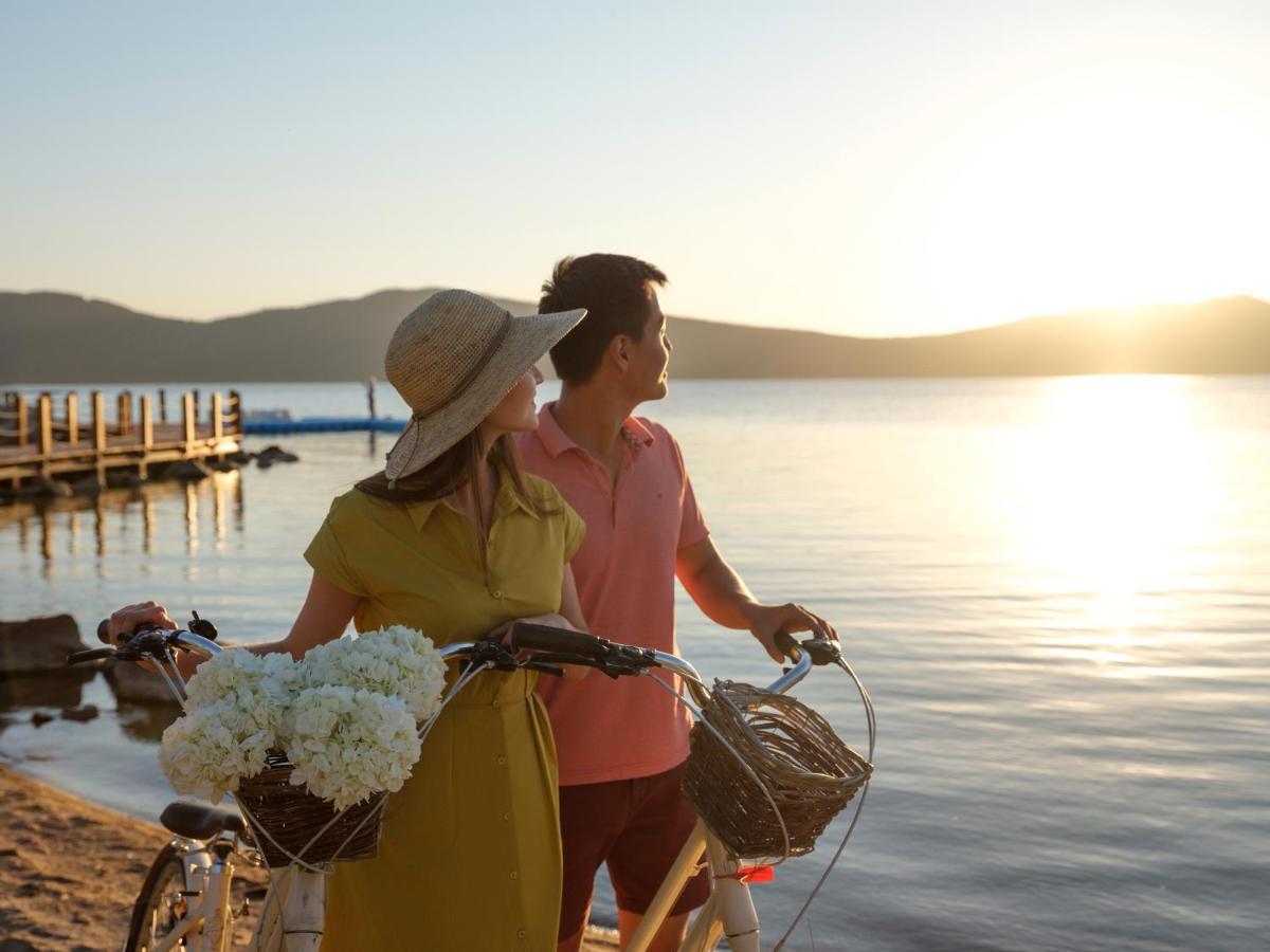 Rixos Borovoe Otel Shchūchīnsk Dış mekan fotoğraf A couple on the shores of Lake Tahoe