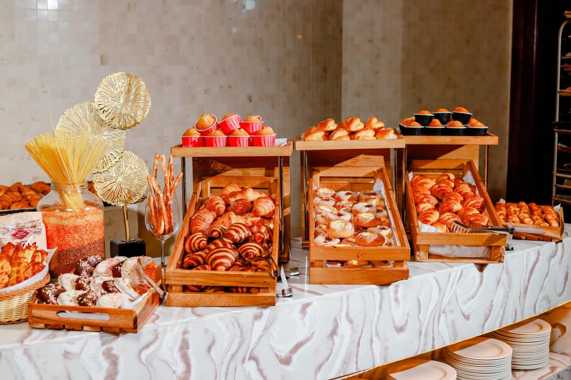 Rixos Borovoe Otel Shchūchīnsk Dış mekan fotoğraf A pastry buffet